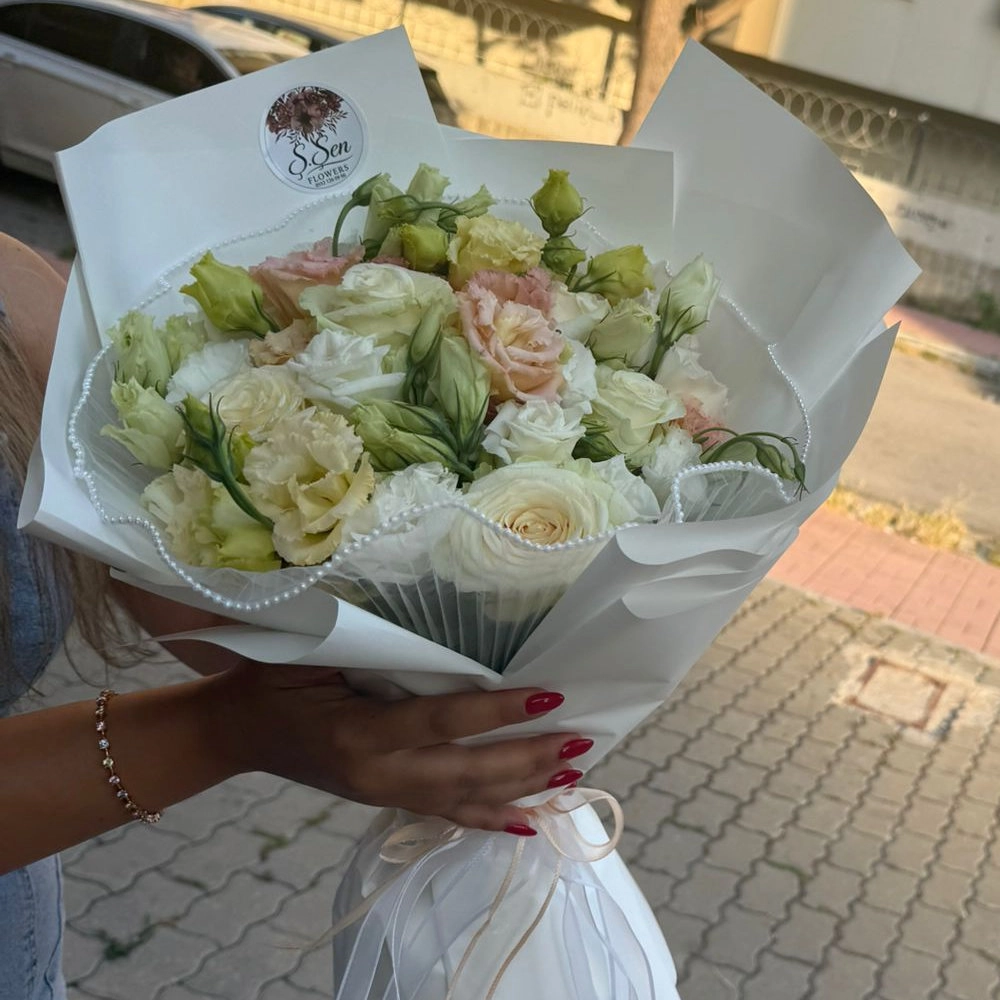 Beyaz İnce Zarafet